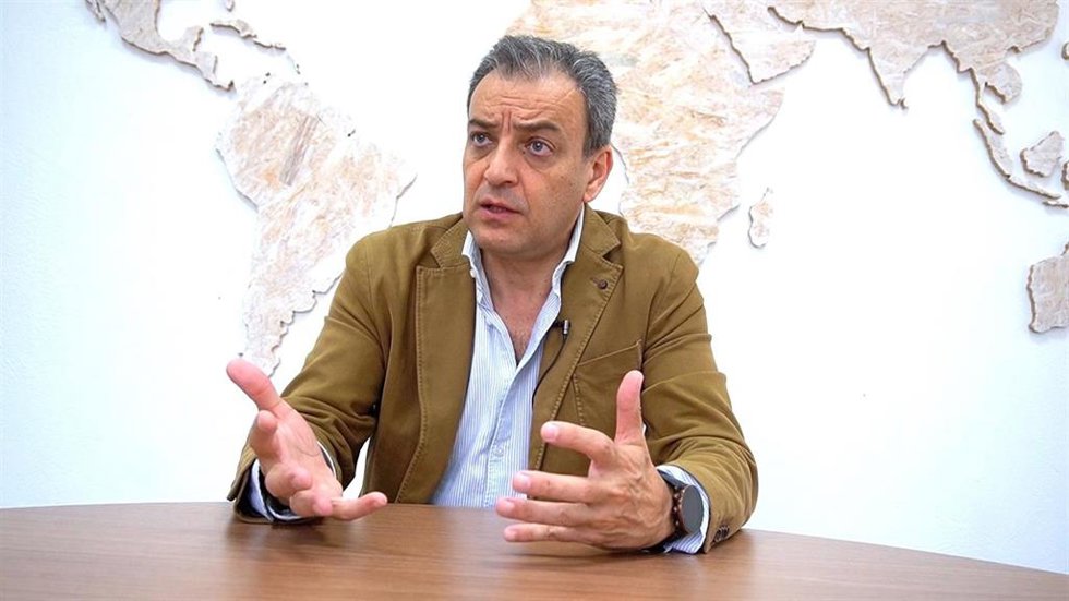 El director del Aula de la Experiencia de la Universidad de Huelva, Rafael Andújar.