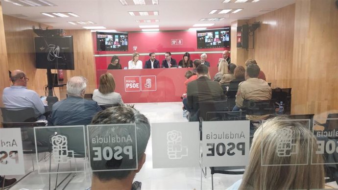 Daniel Pérez y Noel López en una reunión en la sede provincial del PSOE de Málaga.