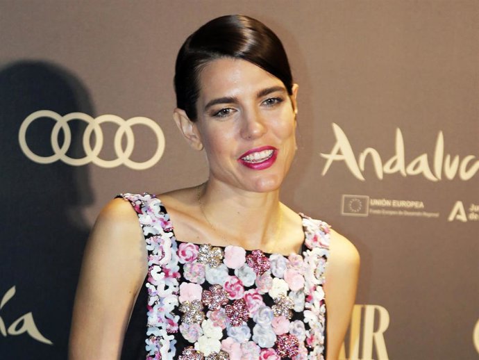 CARLOTA CASIRAGHI RECIBE EL PREMIO VANIT FAIR PERSONAJE DEL AÑO