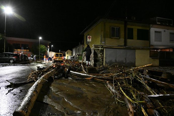 Una calle en la región italiana de la Toscana afectada por el temporal 'Ciarán'