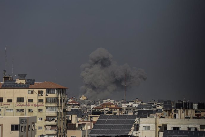 Fum provocat per un bombardeig israelià a la Franja de Gaza