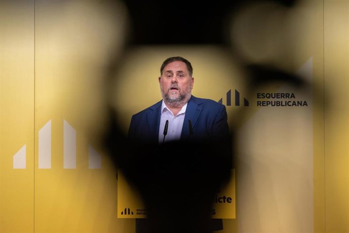 El presidente de ERC, Oriol Junqueras, comparece en una rueda de prensa, a 2 de noviembre de 2023, en Barcelona, Catalunya (España).