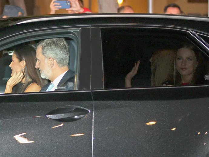 Felipe IV, Letizia Ortiz y sus hijas la Princesa Leonor y la Infanta Sofía llegan al Palacio del Pardo para la celebración del 18 cumpleaños de Leonor