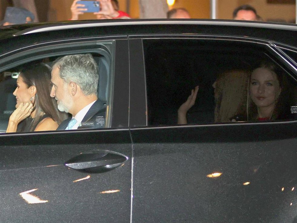 Felipe IV, Letizia Ortiz y sus hijas la Princesa Leonor y la Infanta Sofía llegan al Palacio del Pardo para la celebración del 18 cumpleaños de Leonor