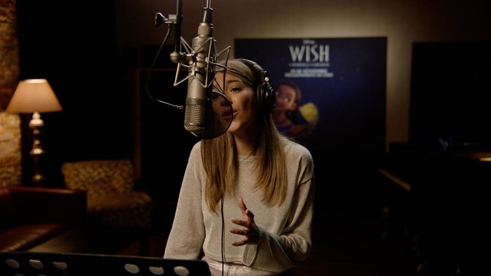 La cantante Ana Guerra colabora con Disney en Wish: El poder de los deseos