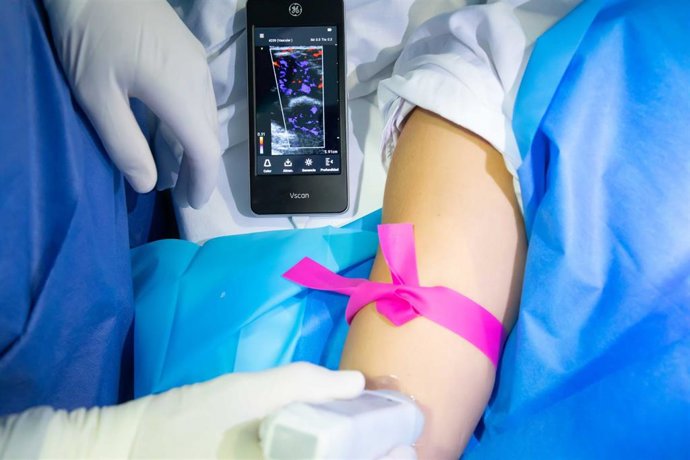 Archivo - La UCI del Hospital Vithas Alicante fomenta la relación de paciente y familia con horarios individualizados y formación