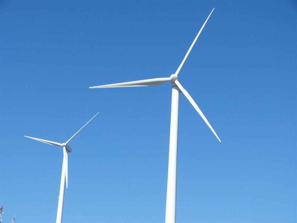Archivo - Aerogeneradores, molinos de viento, energía eólica