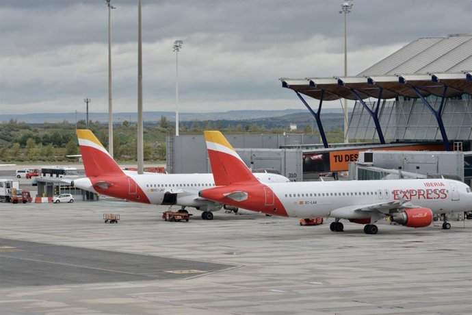 Iberia Express ha programado en Canarias para los próximos seis meses un 12 por ciento más de capacidad que en 2022 y un 43 por ciento más que en 2019, coincidiendo con la temporada de invierno que hoy comienza para el sector aéreo en Europa
