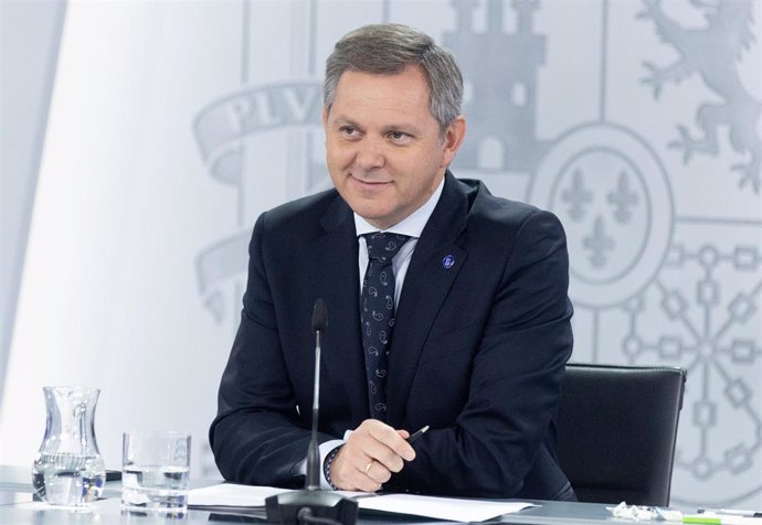 El ministro de Sanidad en funciones, José Manuel Miñones, durante una rueda de prensa posterior a la reunión del Consejo de Ministros, en el Palacio de la Moncloa, a 30 de octubre de 2023, en Madrid (España).