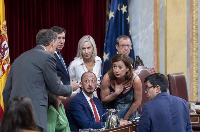 Archivo - La presidenta del Congreso, Francina Armengol (2i), durante la segunda votación de la investidura del líder del Partido Popular, en el Congreso de los Diputados, a 29 de septiembre de 2023, en Madrid (España