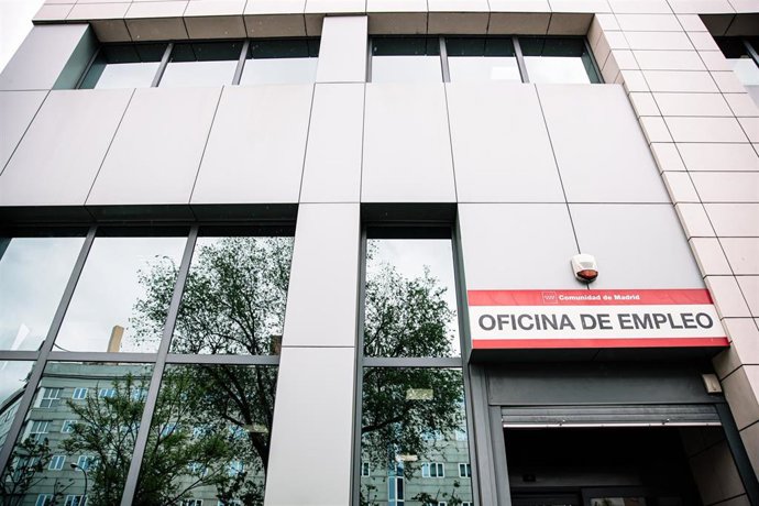 Archivo - Edificio de la Oficina de Empleo de Méndez Álvaro, en Madrid (España). 