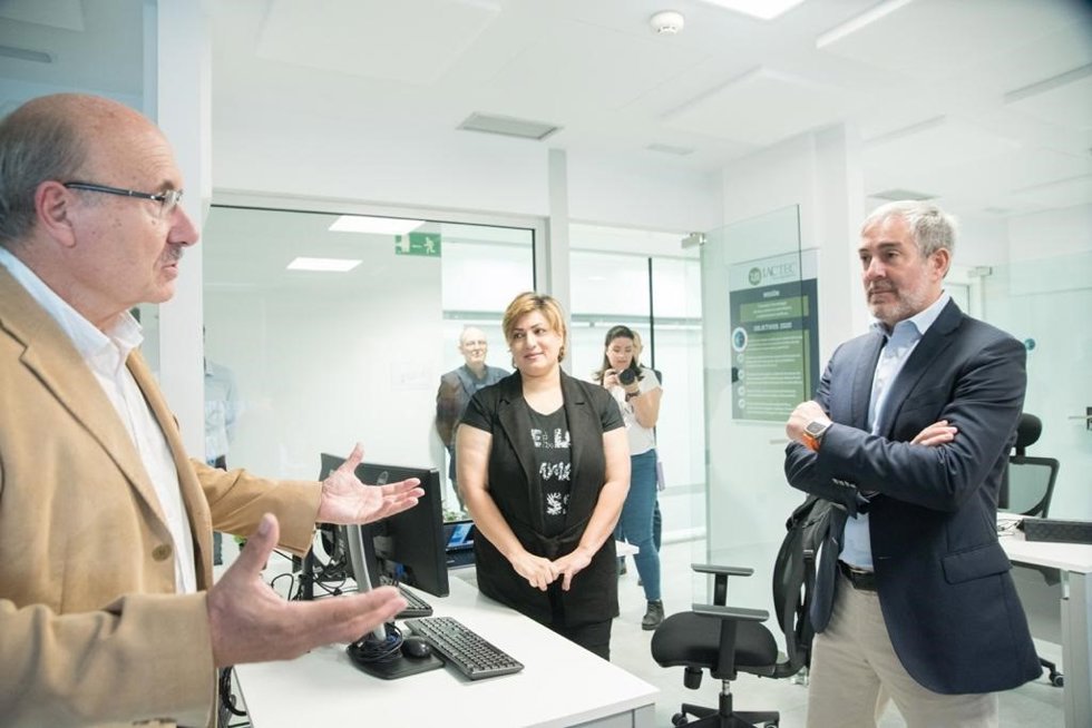 El presidente de Canarias, Fernando Clavijo, durante una visita al IAC