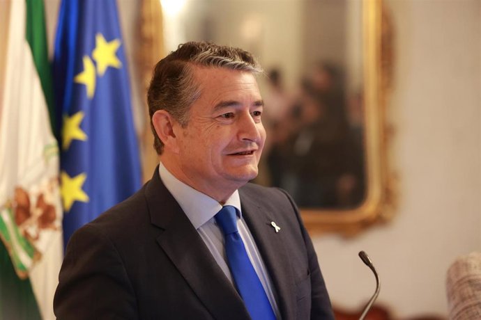 El consejero de la Presidencia, Interior, Diálogo Social y Simplificación Administrativa, Antonio Sanz, comparece ante los medios de comunicación en Jerez (Cádiz).