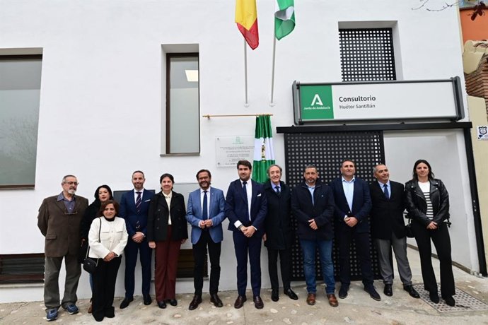 Acto de inauguración del nuevo consultorio médico de Huétor Santillán (Granada).