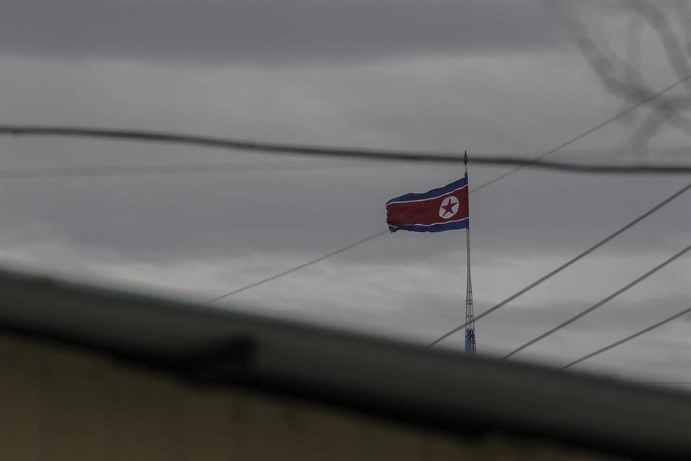 Archivo - Imagen de archivo de la bandera de Corea del Norte.
