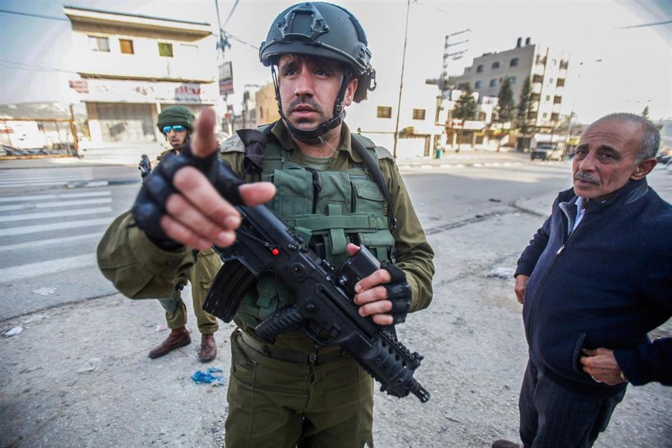 Archivo - Un soldado israelí cerca de Nablús, en Cisjordania
