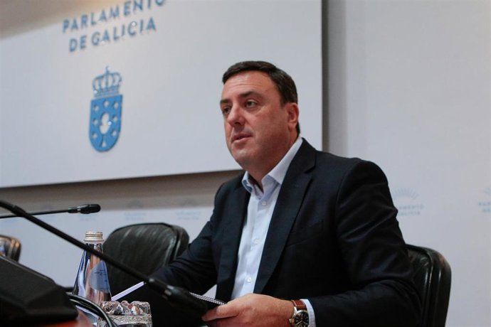 El presidente de la Diputación de A Coruña, Valentín González Formoso, comparece en la Comisión de Economía del Parlamento gallego