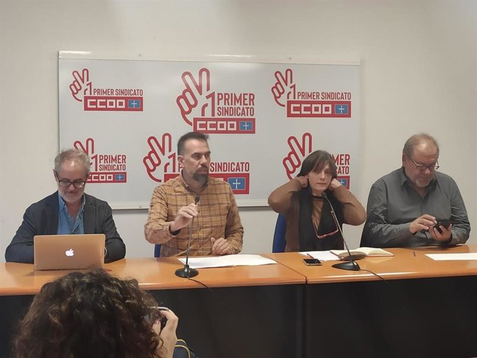 Rafael Cofiño, a la izquierda