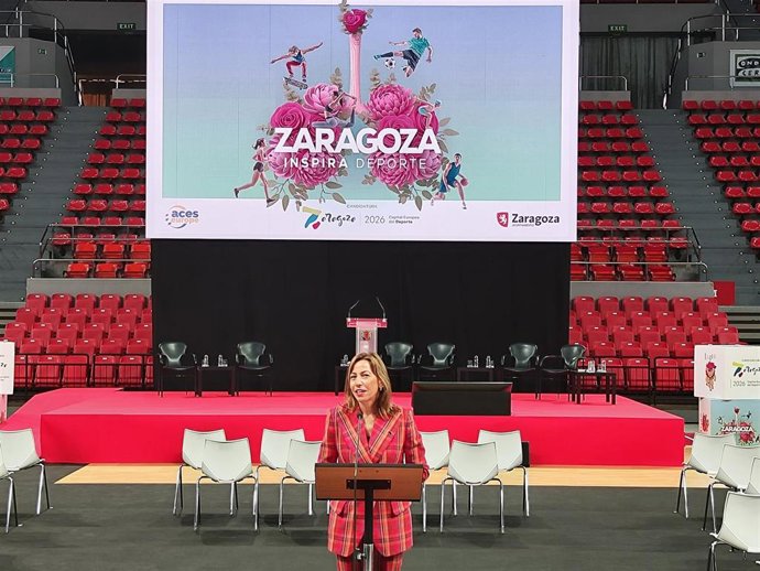 La alcaldesa de Zaragoza, Natalia Chueca, en el acto central de presentación de la candidatura a Capital Europea del Deporte en el pabellón Príncipe Felipe