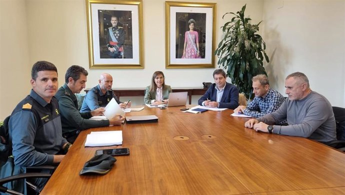 Reunión entre el Principado, la Delegación del Gobierno y la Guardia Civil sobre control de las campañas de percebe y angula ante la campaña de Navidad