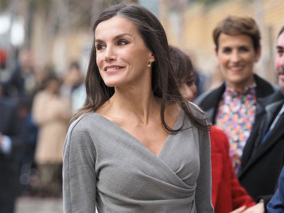 La Reina Letizia a su llegada a un homenaje a Carlos Saura en el festival de cine Ópera Prima, en el Cine Moncayo, a 3 de noviembre de 2023, en Tudela, Navarra