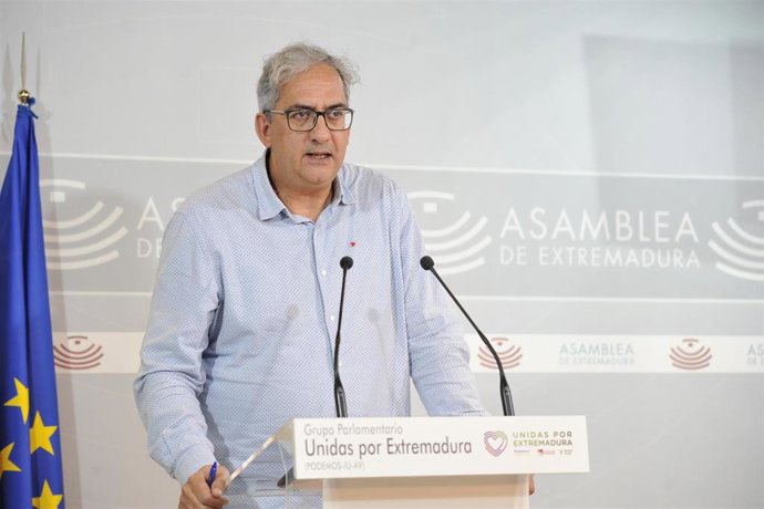 El diputado de Unidas por Extremadura Joaquín Macías, en su comparecencia en la Asamblea.