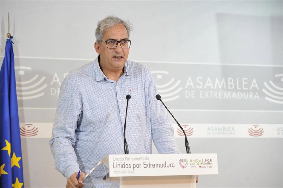 El diputado de Unidas por Extremadura Joaquín Macías, en su comparecencia en la Asamblea.
