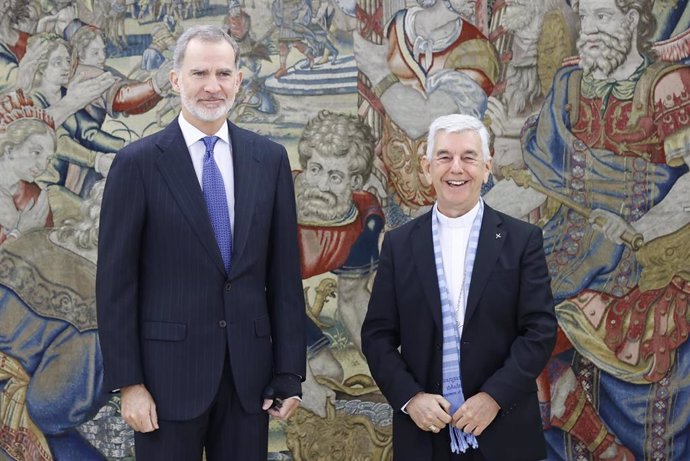 El Rey Felipe VI con Enrique Figaredo.