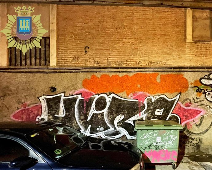 La Policía Local de Logroño denuncia a seis personas, 5 menores, por realizar pintadas en mobiliario urbano