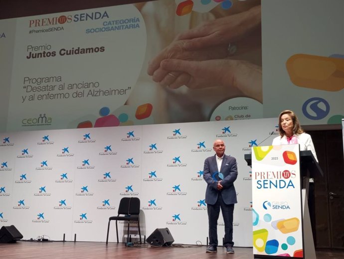 La presidenta de CEOMA, Sabina Camacho, durante su discurso tras recibir el Premio Senda