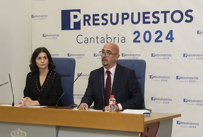 El Consejero De Salud, César Pascual, Informa, En Rueda De Prensa, De Los Presupuestos De Su Departamento Para 2024.