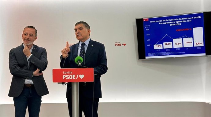 El secretario de Transformación Económica y Digital del PSOE de Andalucía y parlamentario por Sevilla, Gaspar Llanes, en una rueda de prensa.