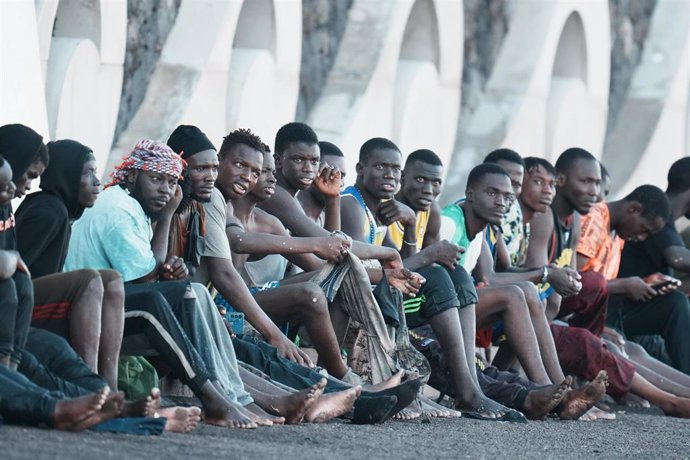 Un grupo de migrantes a su llegada a El Hierro, a 3 de noviembre de 2023, en El Hierro, Canarias (España)