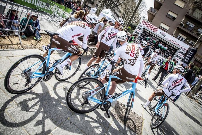 Archivo - Salida en Mataró en la pasada edición de la Volta a Catalunya de 2023.