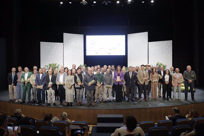 Huelva acoge la ceremonia de entrega de la cuarta edición de los galardones 'Andalucía en Flor'.