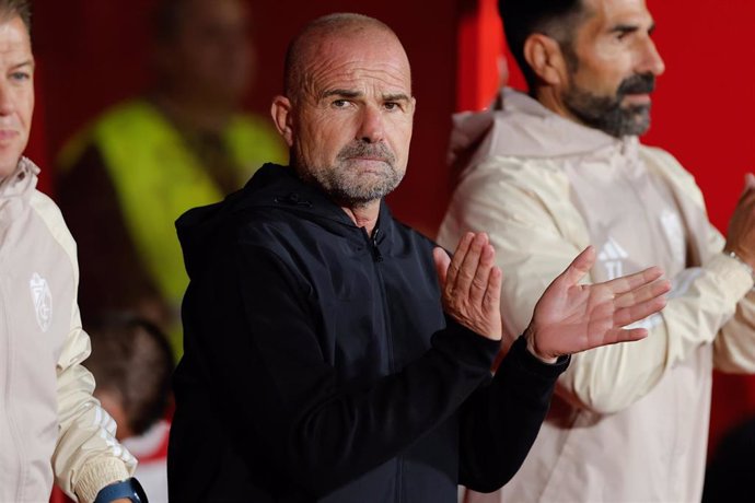 El entrenador del Granada, Paco López, en un duelo ante el Villarreal. 