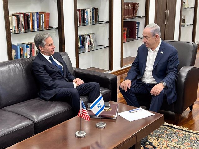 El secretario de Estado de EEUU, Antony Blinken, junto al primer ministro de Isarel, Benjamin Netanyahu, en una visita al país. 