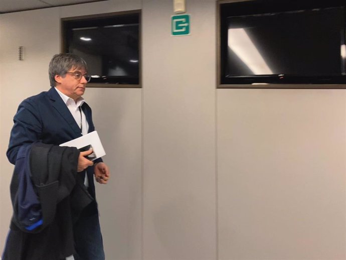 El expresidente de la Generalitat, Carles Puigdemont en el Parlamento Europeo, Bruselas (Bélgica) donde mantiene contactos con el secretario de Organización del PSOE, Santos Cerdán.