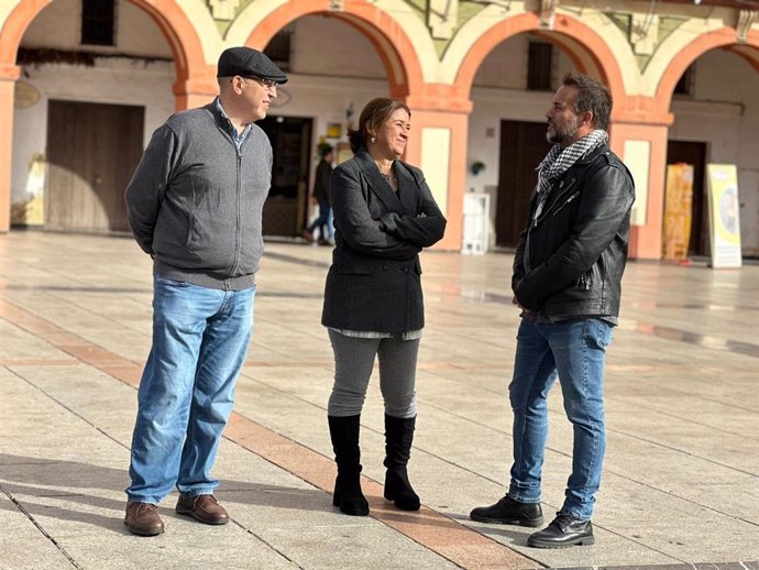 (Desde Izda.) Lorenzo Aguilar, Irene Ruiz Y Fran Martínez En La Plaza De La Corredera.