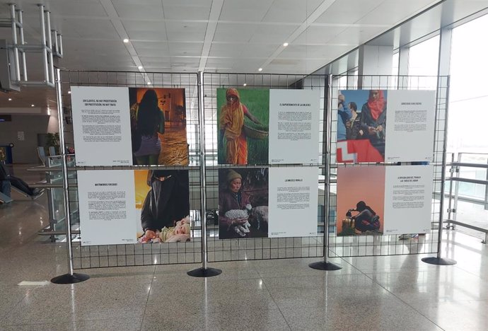 El aeropuerto de Málaga-Costa del Sol acoge la exposición fotográfica de Cruz Roja 'Mujeres del mundo'