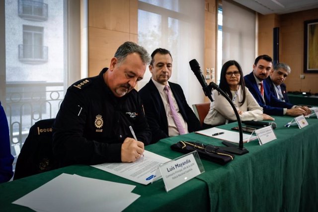 La Policía firma con seis países de Hispanoamérica un acuerdo de cooperación para detectar documentos de viaje ilícitos