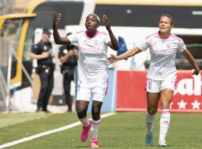 Archivo - Racheal Kundananji celebra uno de sus goles ante el FC Barcelona en la Liga F 2022-2023