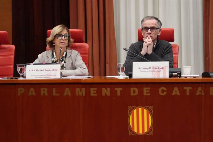 La directora de la Autoritat Catalana de Protecció de Dades (APDCAT), Meritxell Borrs, comparece ante la Comisión de Investigación sobre Pegasus en el Parlament