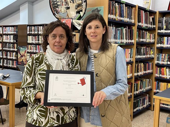 La Biblioteca Municipal de Monzón recibe el diploma del premio María Moliner de Animación a la Lectura.