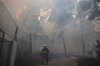 El incendio de Montitxelvo sigue activo y quema ya 2.580 hectáreas en un perímetro de 38 kilómetros
