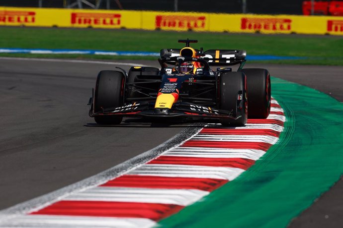 01 VERSTAPPEN Max (nld), Red Bull Racing RB19, action during the 2023 Formula 1 Grand Premio de la Ciudad de Mexico, 19th round of the 2023 Formula One World Championship from October 27 to 29, 2023 on the Autodromo Hermanos Rodriguez, in Mexico City, M