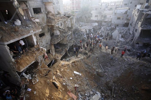 November 3, 2023, Maghazi, Gaza Strip, Palestinian Territory: Palestinians conduct a search and rescue operation after the attack of the Israeli army at Maghazi refugee camp in Gaza City, Gaza on November 03, 2023