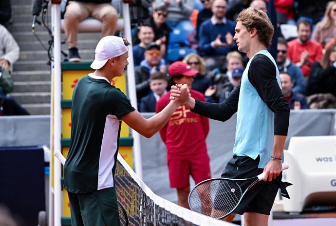 Archivo - Holger Rune y Alexander Zverev
