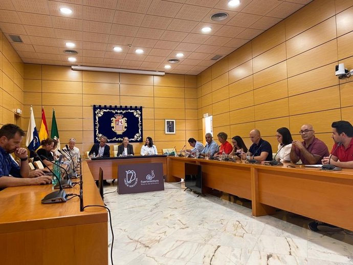 La Consejería de Turismo se ha reunido esta semana con los ayuntamientos y la Dirección General de Infraestructuras Turísticas, coordinando acciones y recursos para nuevos proyectos turísticos sostenibles en la Isla