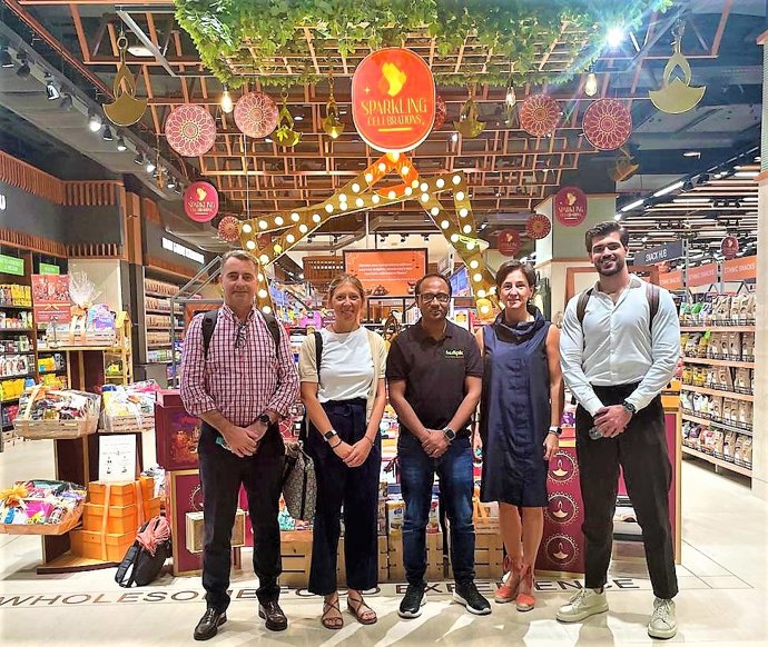 Empresarios de la Región visitan comercios y mantienen reuniones con empresarios locales